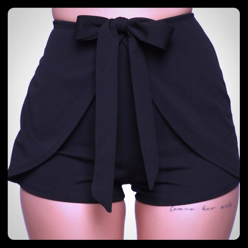 NWOT Fashion Nova Black Shorts